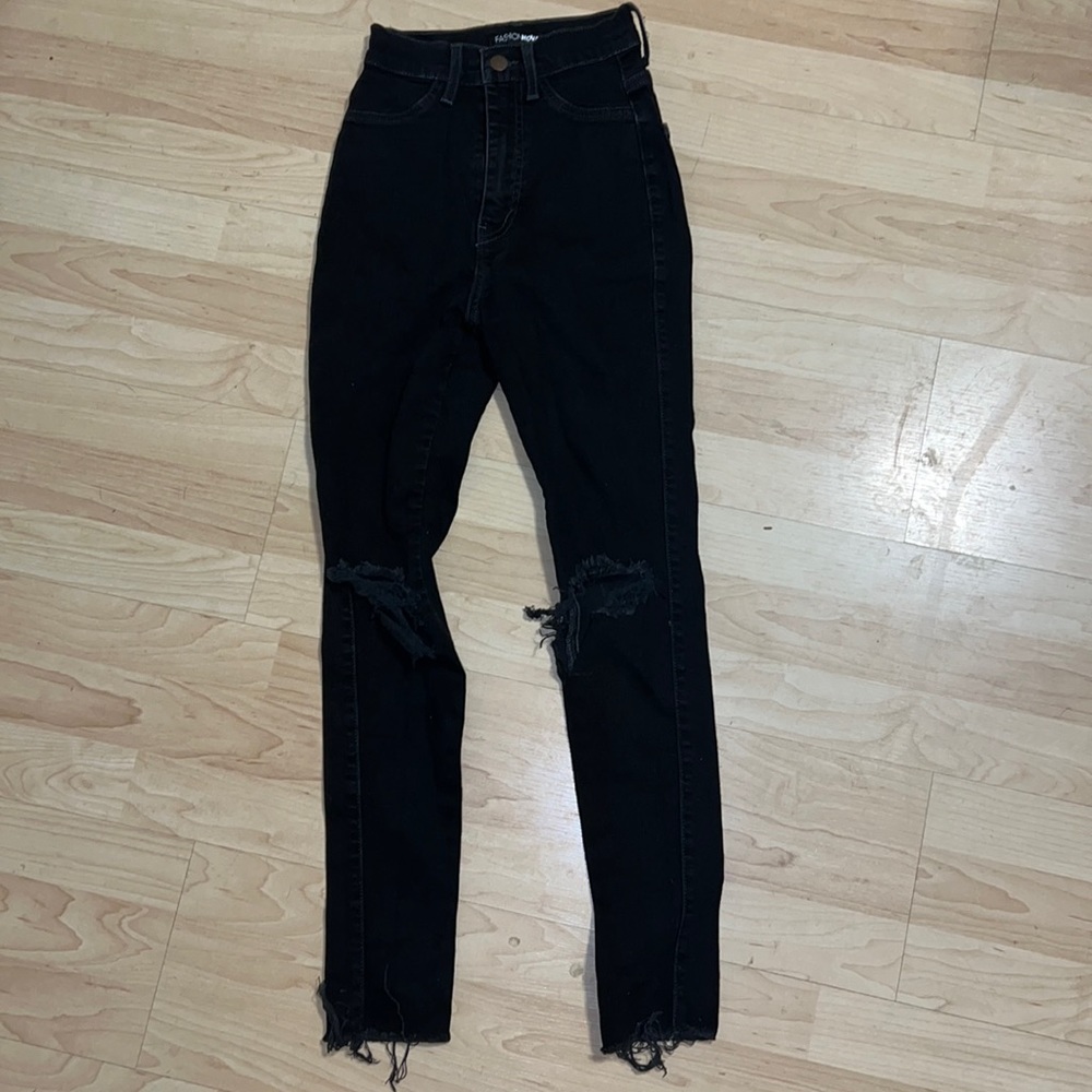 Size 0 ripped stretchy jeans